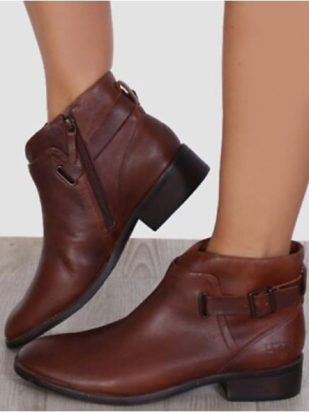 UGG Women’s Barnett Ankle Boots Water Resistant Leather in Chestnut Brown 9